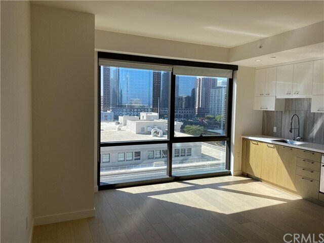 Building Photo - 400 S Broadway