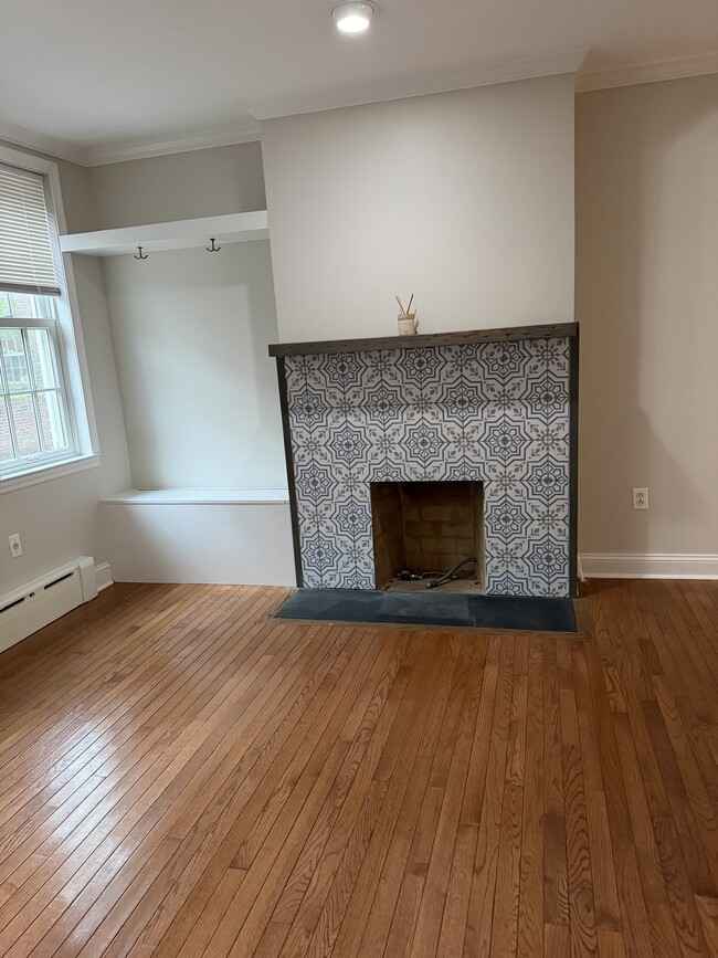 Building Photo - 417 S Croskey St