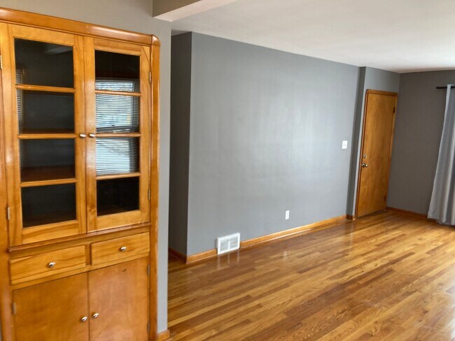 Foto del edificio - 6099 Ridge Rd