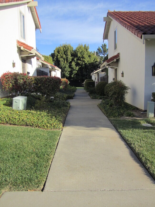 Building Photo - 8059 Park Villa Cir