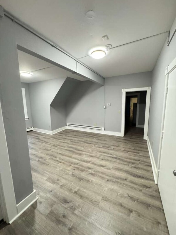 Foto principal - 166-168-168 W Main St