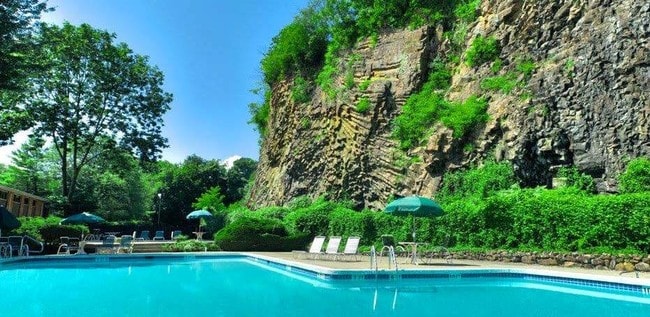 Foto del edificio - Crest Ridge Apartments