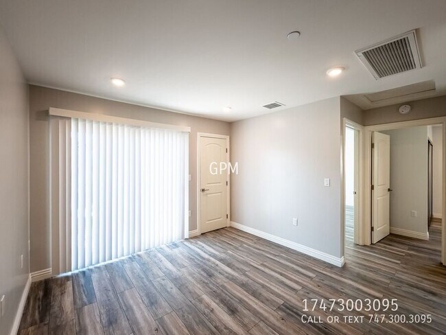 Foto del edificio - 5258 Denny Ave