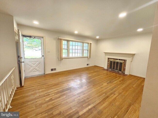 Foto del edificio - 5683 Ravenel Ln