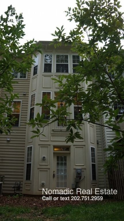 Foto del edificio - 4524 English Holly Dr