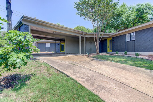 Building Photo - 2301 Metcalfe Rd