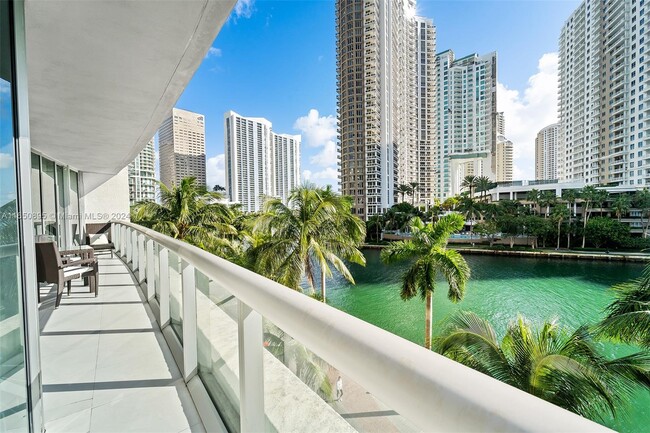 Foto del edificio - 495 Brickell Ave