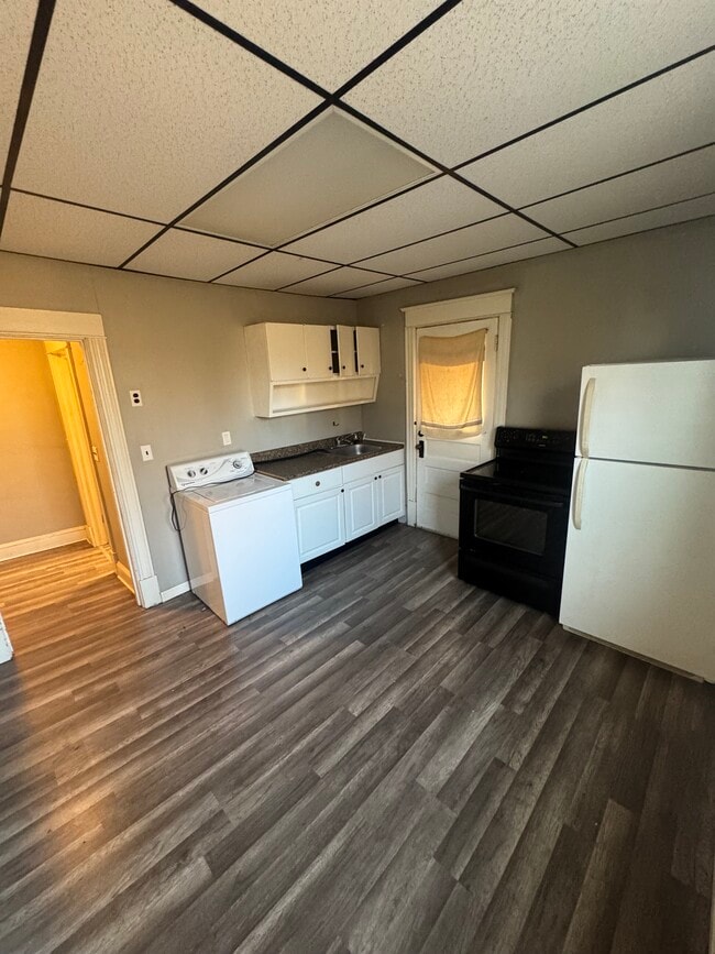 Building Photo - 150 Linden St