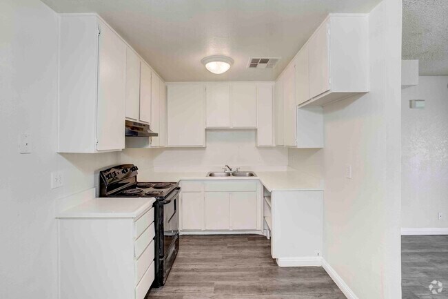 2BR, 1BA - 845SF - Cocina - Casa Del Cielo Apartments