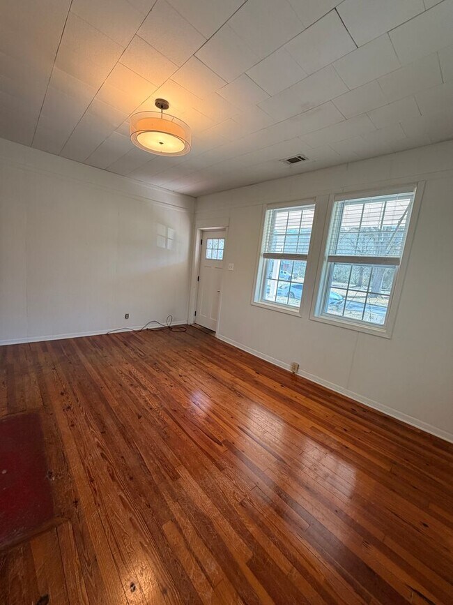 Foto del edificio - Large 2/1 House in Celanese $1,495