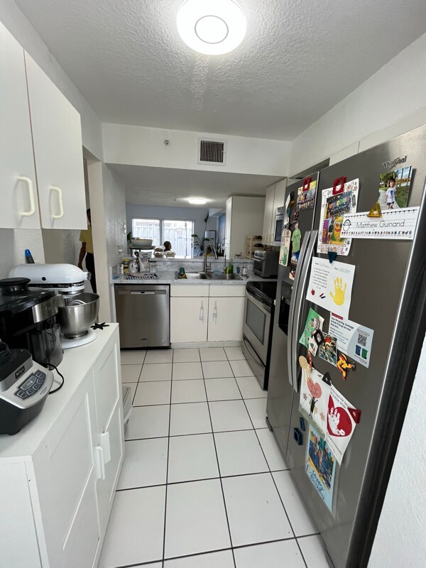 Foto del edificio - 2300 N Commerce Pkwy