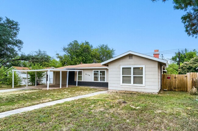 Foto del edificio - 8106 Windlake Dr