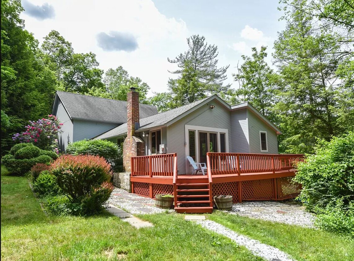 Primary Photo - 40 Mohawk Dr