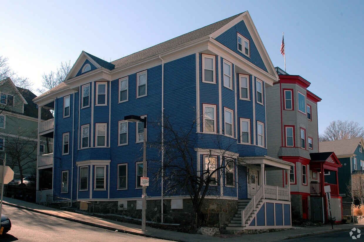 Primary Photo - 163 Calumet St. Unit 2