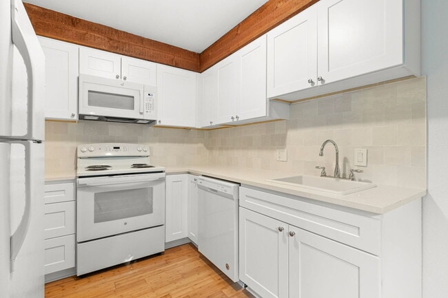 Photo - 6780 SW Canyon Terrace Apartment