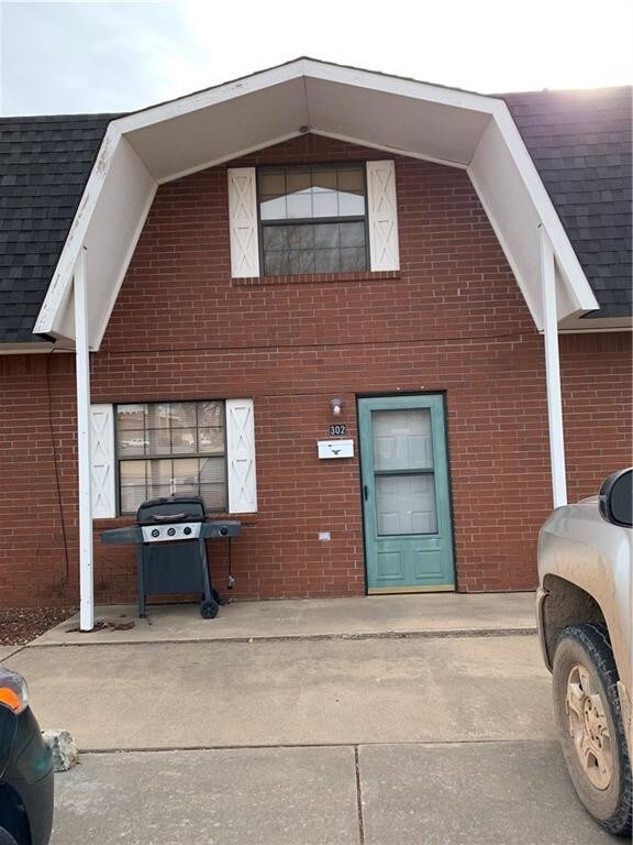 Foto principal - 306 W College Ave