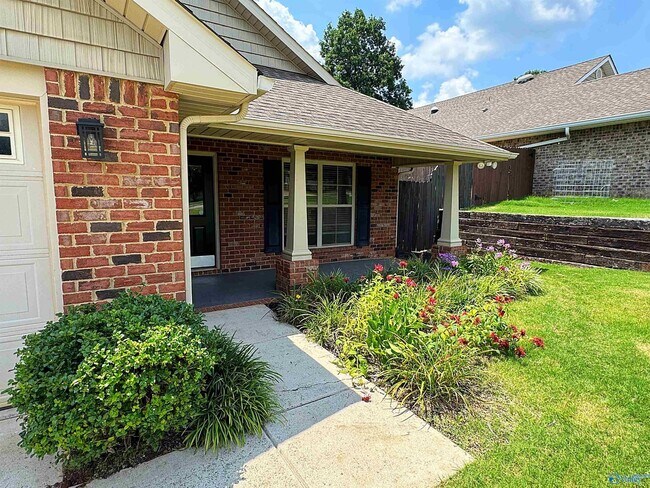 Building Photo - 105 Oak Shade Dr
