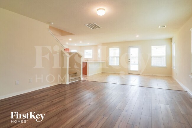 Foto del edificio - 16603 Live Oak Canyon Dr