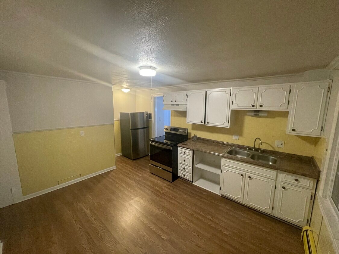 388 E Merrimack St Unit 3, Lowell, MA 01852 Condo for Rent in Lowell