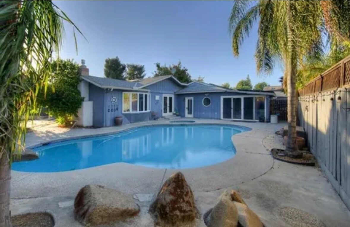 Pool - 1962 Beverly Ave