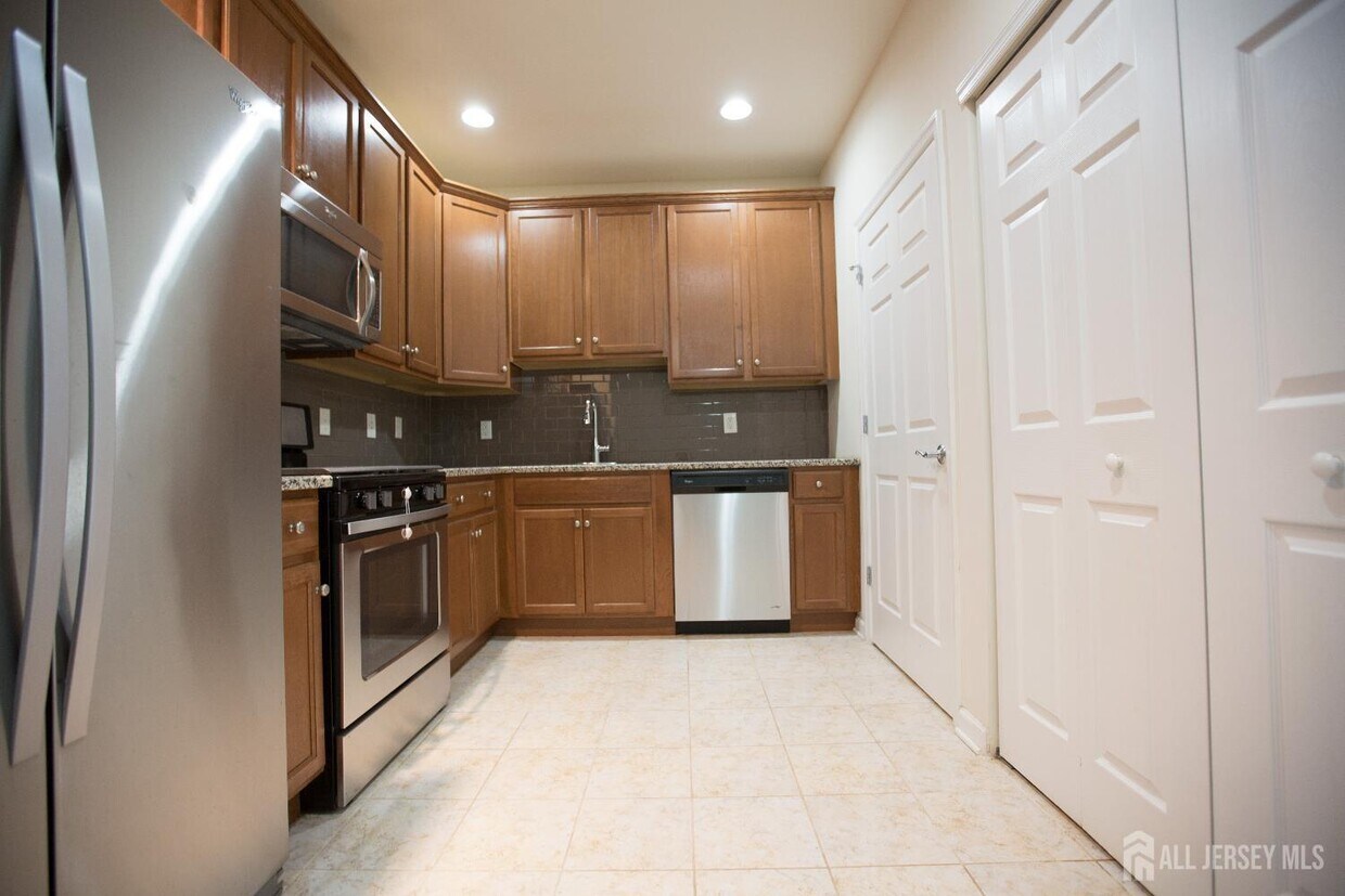 Foto principal - 1145 Halifax Pl