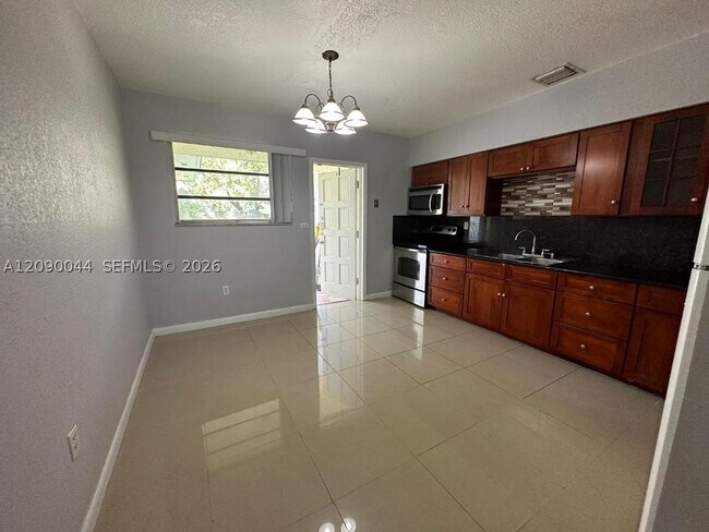 Building Photo - 17300 SW 94th Ave