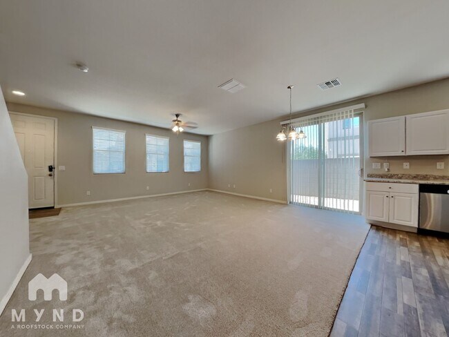 Building Photo - 5420 W Albeniz Pl
