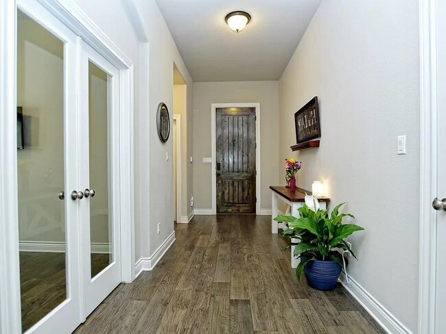 Building Photo - 3813 Glastonbury Trail
