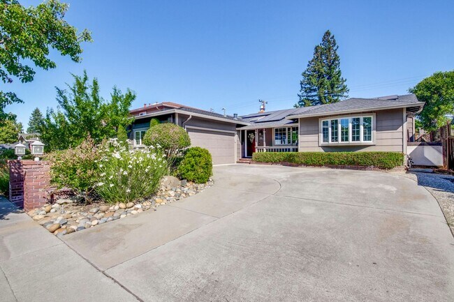 Building Photo - Welcome to 1815 Comstock Ln!