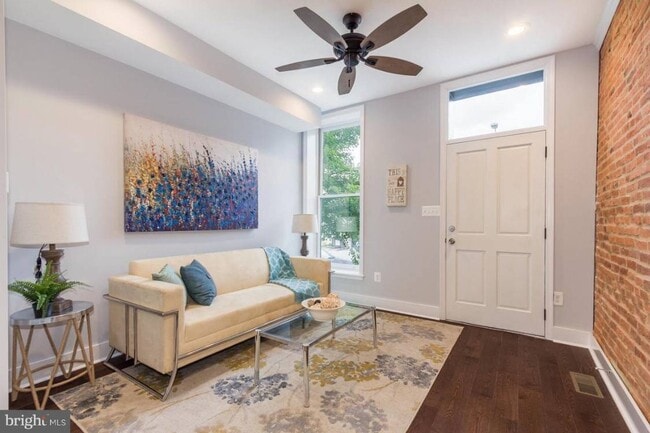 Building Photo - 9 E Fort Ave