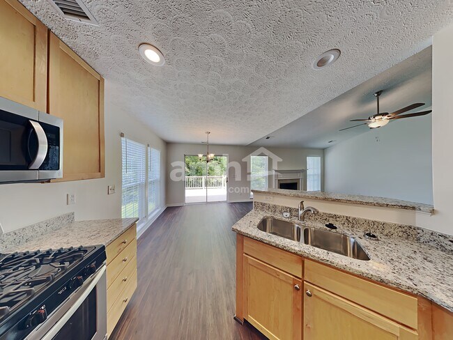 Foto del edificio - 419 Creekside Ln