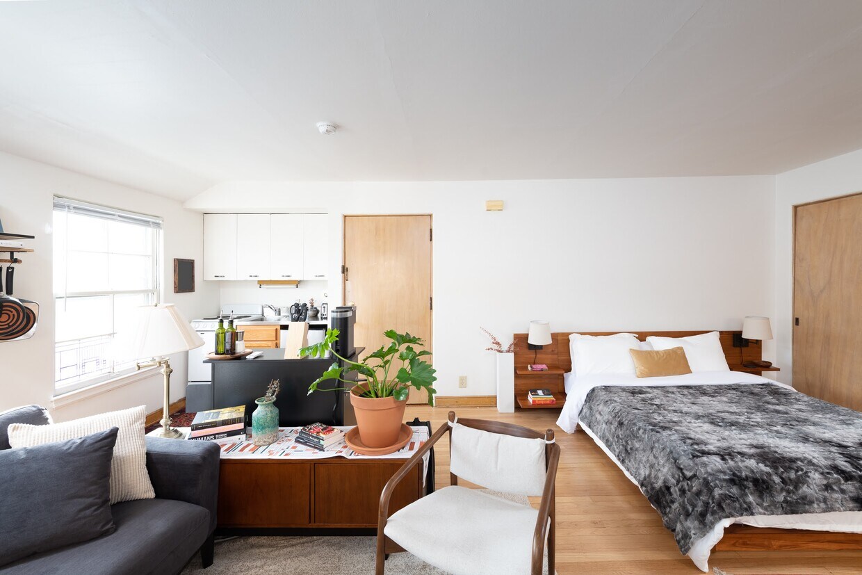 Foto principal - 1615 N Franklin Pl