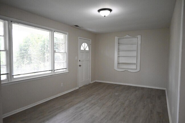 Building Photo - 148 Willow Ln