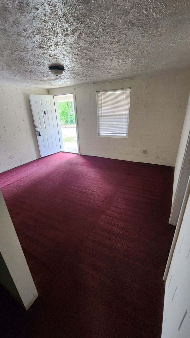 Building Photo - 2 Bed 1 Bath Duplex For Rent in North Augu...