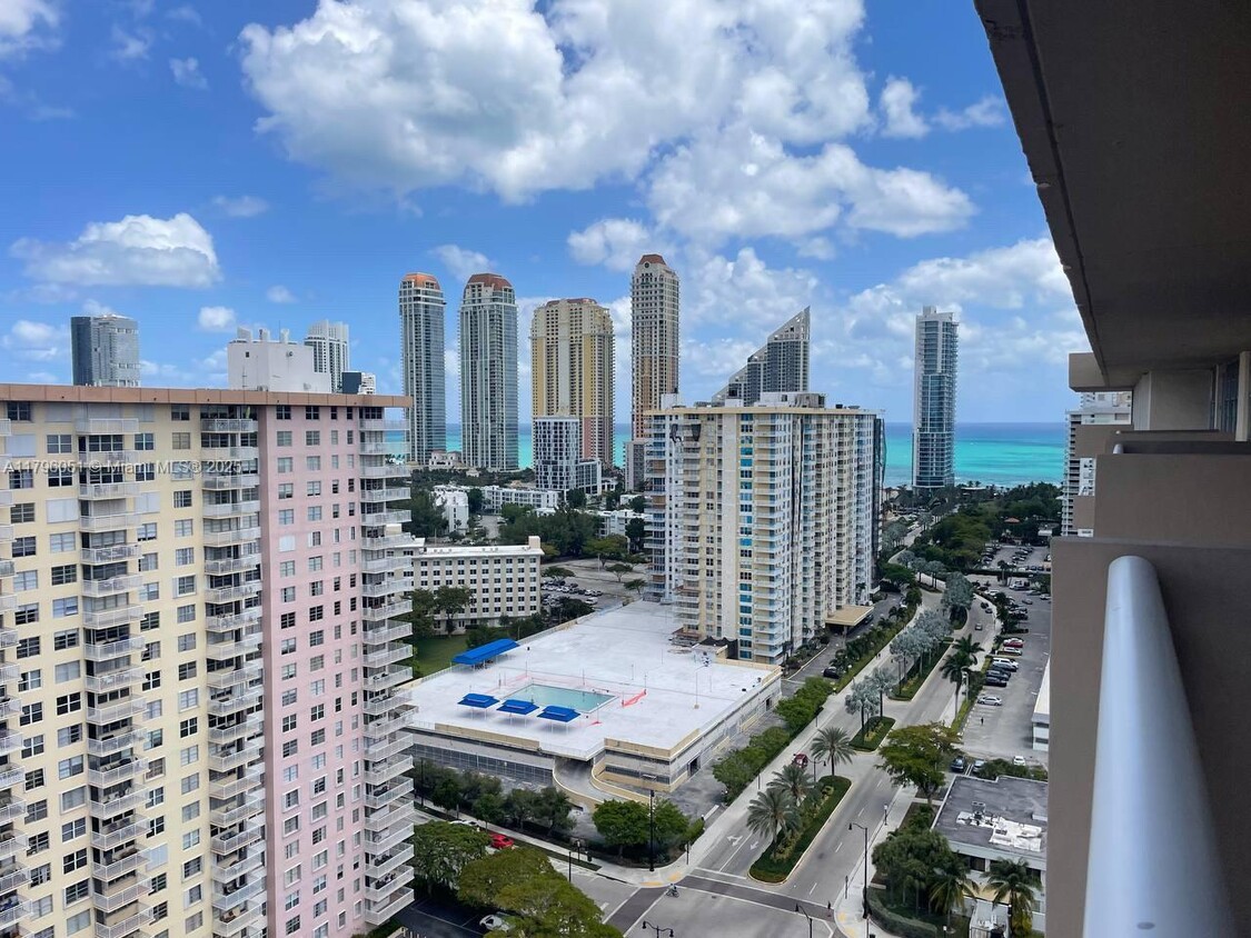 Foto principal - 250 174th St