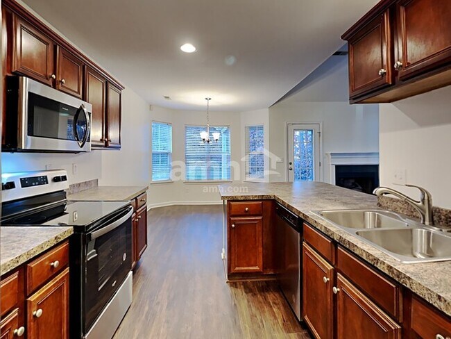 Building Photo - 2936 Greentree Dr