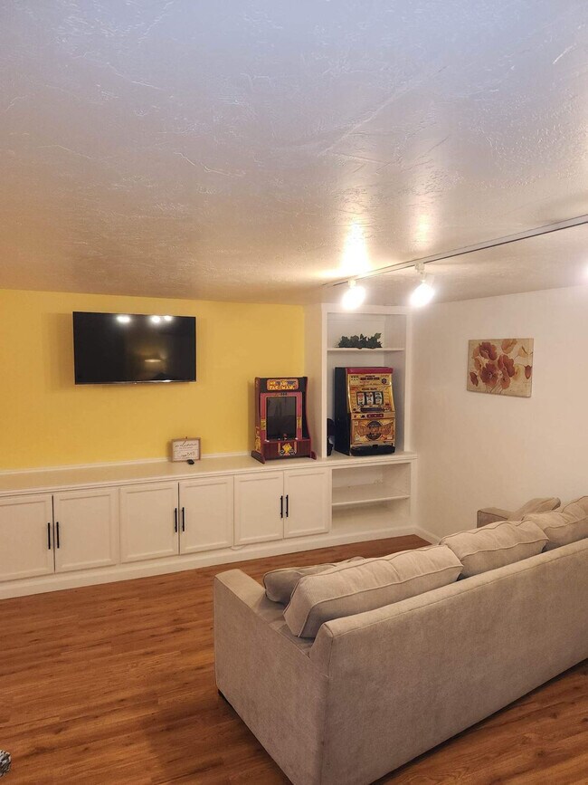 Foto del edificio - 1428 Crown Ave