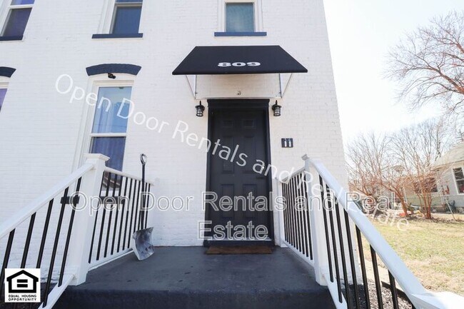 Building Photo - 809 Belle Ave