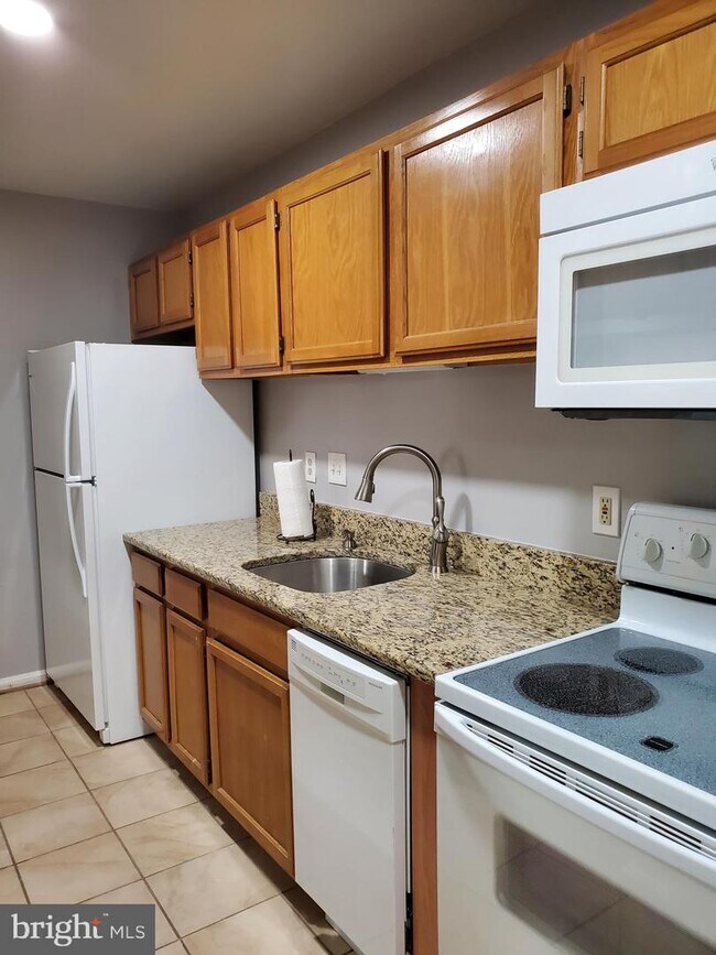 Building Photo - 2061 Alice Ave