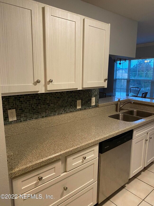 Building Photo - 7800 Point Meadows Dr