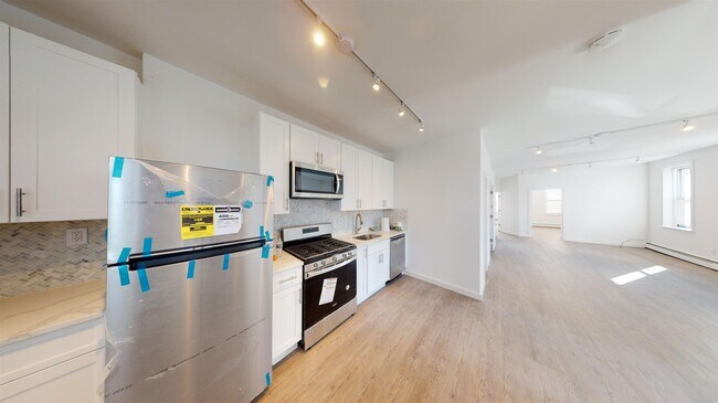 Building Photo - 1041 Avenue C
