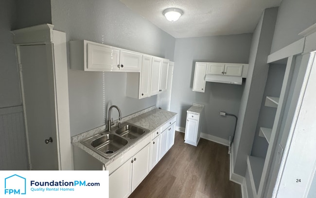 Building Photo - 1688 Glenview Ave