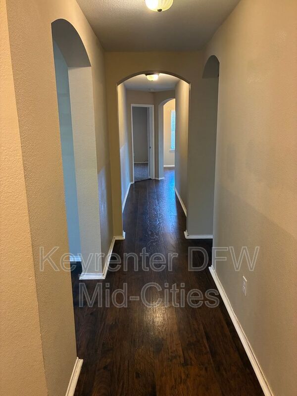 Foto del edificio - 1904 Meadow Crest Dr