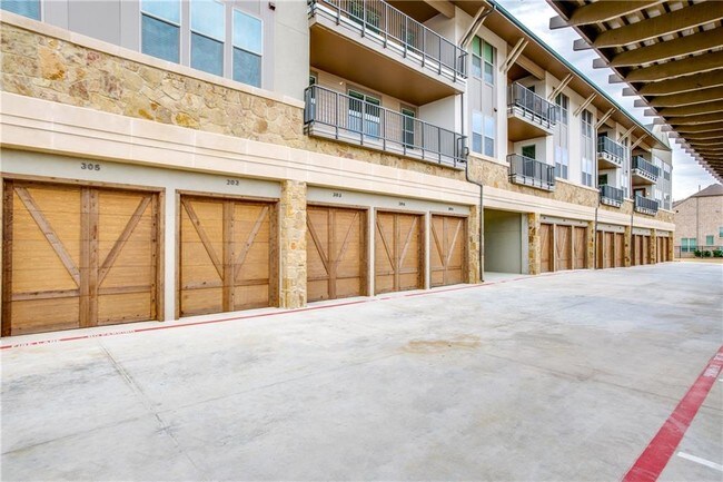 Building Photo - 2500 King Arthur Blvd