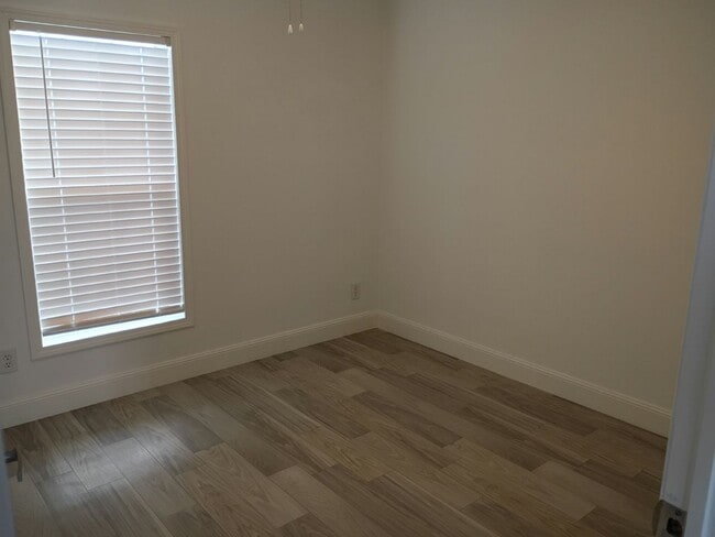 Building Photo - 32 Betty Dr