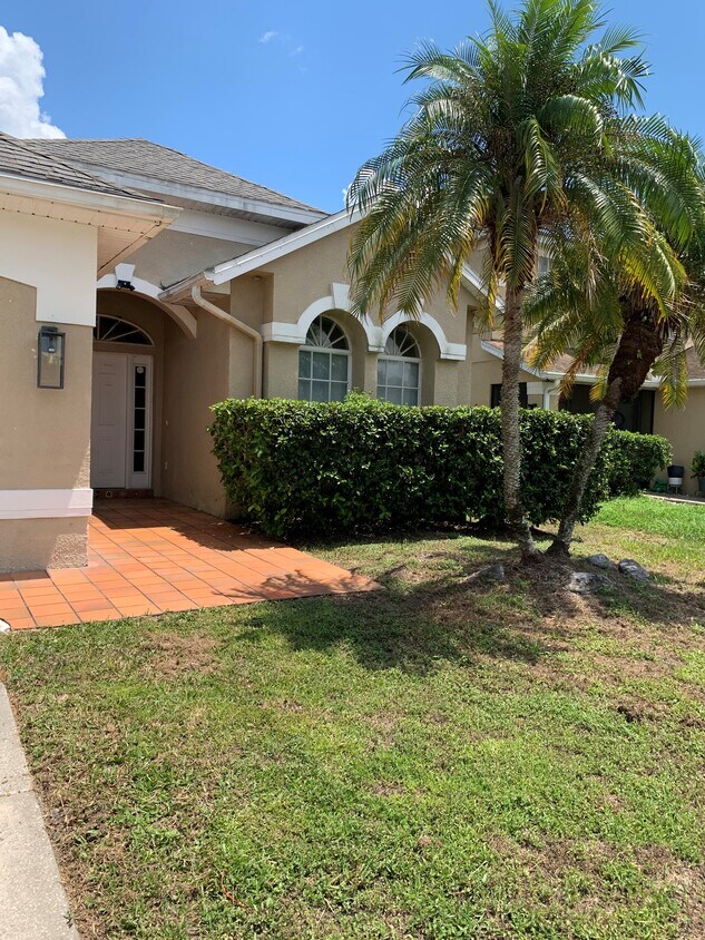 Foto principal - 1976 Willow Wood Dr