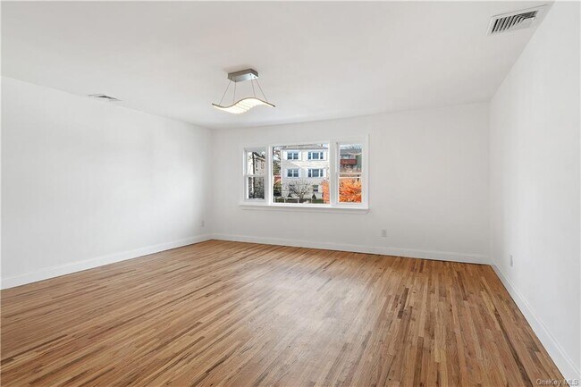 Foto del edificio - 240 Trenchard St