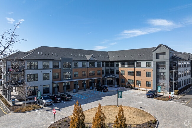 Building Photo - Canter Green