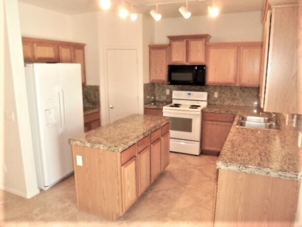 Building Photo - 25850 W Crown King Rd