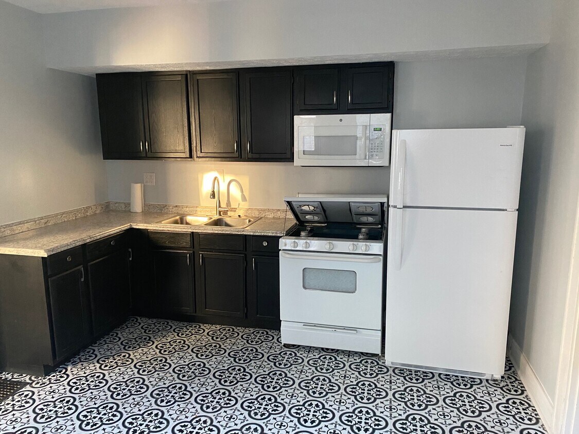 Kitchen - 2027 Fairfax Ave